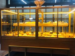 面包甜点陈列柜-啊噗吐呦现场烘焙(麦凯乐店)