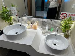 -雅悦齿科(顾村公园店)