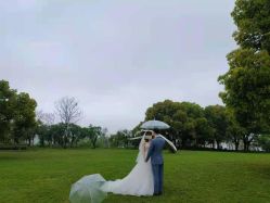 -雪中彩影婚纱摄影·微光艺术中心