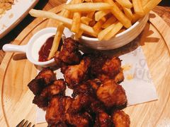 炸鸡块配脆脆薯条-玛格萝妮(汇智国际商业中心店)