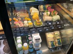 面包甜点陈列柜-星巴克(广州南站3层-A5口店)