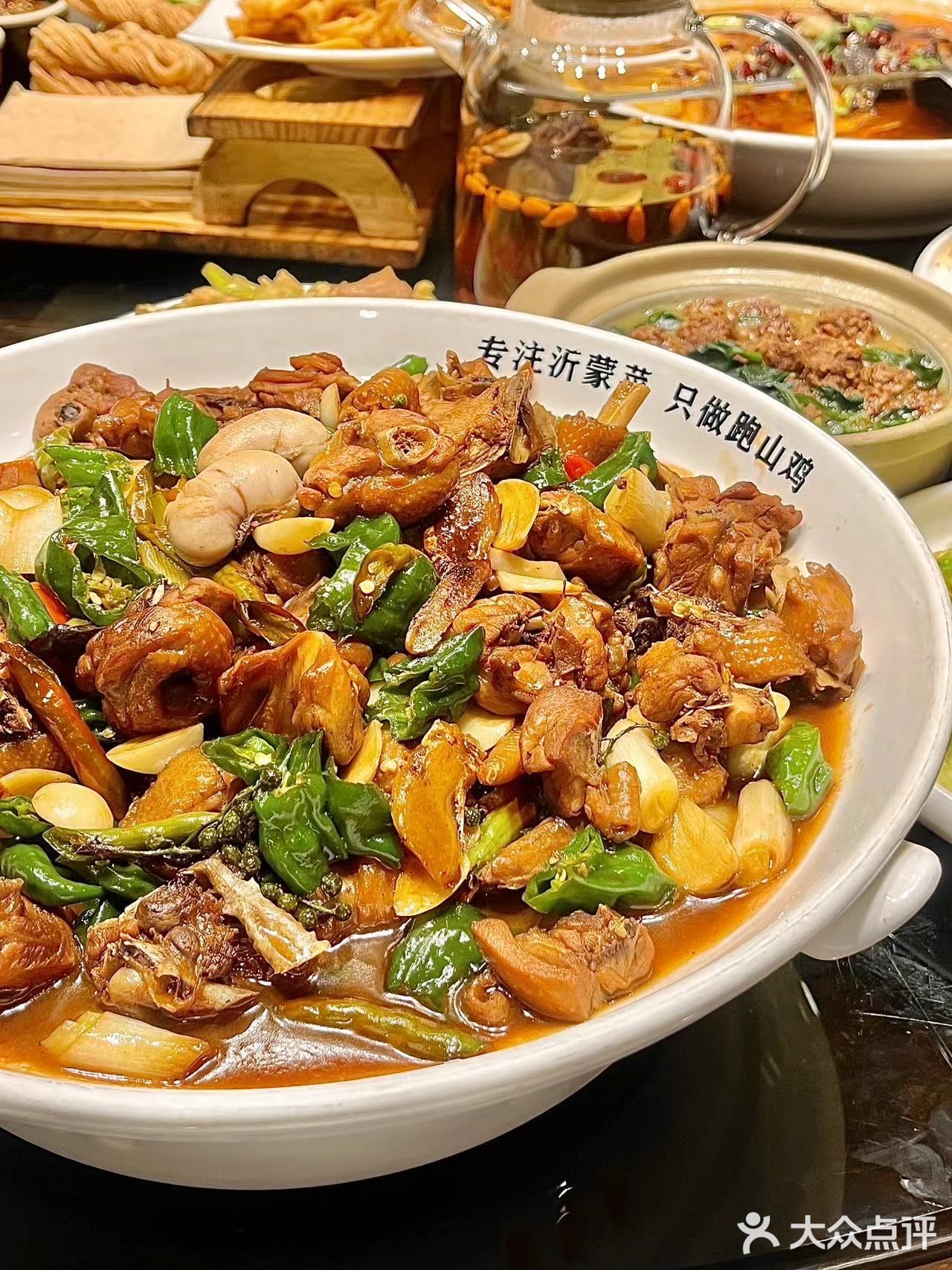 这次吃饭定在笨鸡小跑 ！