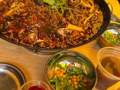-鸿顺老铁锅美蛙鱼府(解放碑店)
