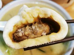 传统猪肉灌汤包-草包包子铺(宽厚里店)