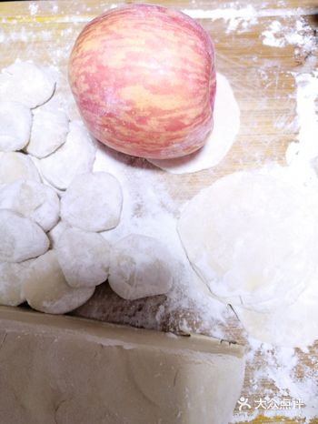 宅家自制饺子～～  武汉封城好久了，一直想吃饺子