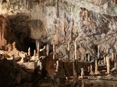 -波斯托伊纳溶洞