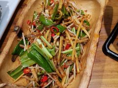 炝拌竹虫-老滇山寨•云南特色菜•地方菜•民族风情歌舞表演(金碧店)