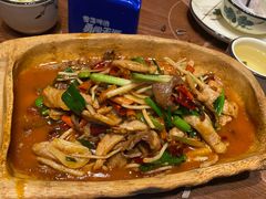 -老滇山寨•云南特色菜•地方菜•民族风情歌舞表演(金碧店)