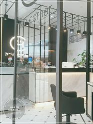 -HAIR CORNER