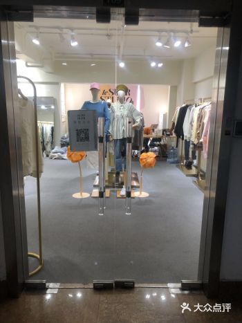 价格都说很便宜，我看了下两百多一件，性价比真的一般