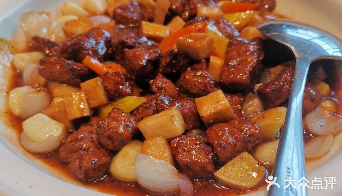           艳阳天的青椒烧乌龟