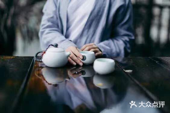 去到一座陌生的城市，首先要去的兩個地方