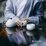 去到一座陌生的城市，首先要去的兩個地方