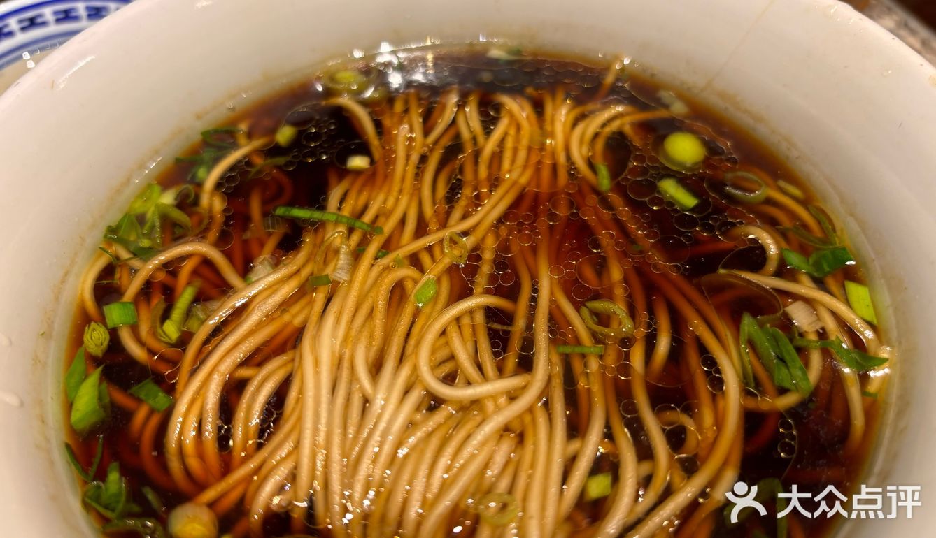大排档万岁！8块钱的红油小面是最最好吃的