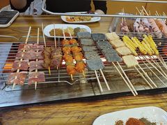 -哈尔滨小酒馆·鲜肉现穿自助烧烤(康新花园店)