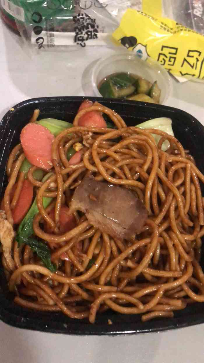 炒面的品种很多味道也还不错经常过来吃实惠