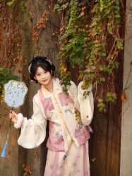 -一揽芳华汉服旗袍体验馆(拙政园店)