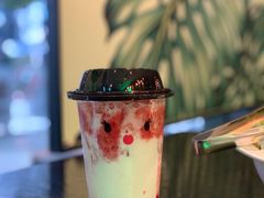 草莓拿铁-TAMATI(巴黎贝甜韩式西餐厅店)