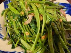 -Cuc Gach Quan Restaurant