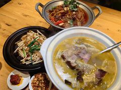 -帅巴人舅母子腊蹄民俗村