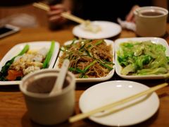肠粉。牛肉炒米线。白灼西生菜。-广东小美食(果戈里大街店)