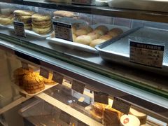 面包甜点陈列柜-白玉兰食品(甜云店)