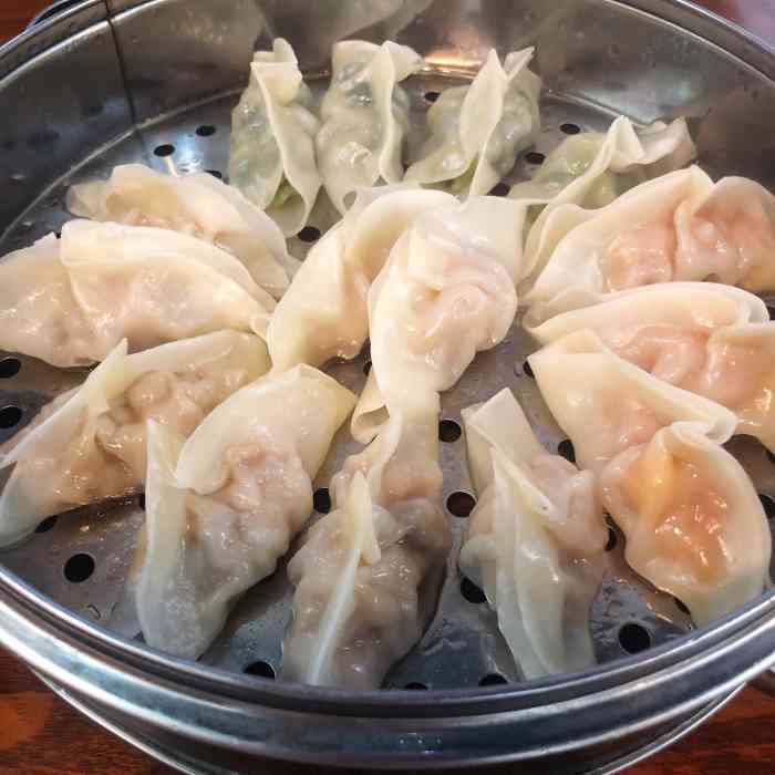 咸骨粥饺子王(滨港店)-"位于滨港路上的这家店,饺子和粥很好吃,性.