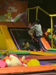 -蹦蹦跳跳(新奥购物中心店)