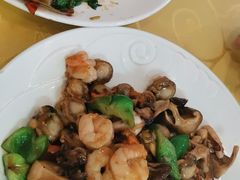 -鑫渔港海鲜本地菜·山海关浑锅(东戴河店)