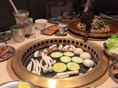 -蚂蚁洞·烤肉大营地(上海静安大悦城店)