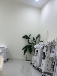 -苗方清颜专业祛痘·皮肤管理