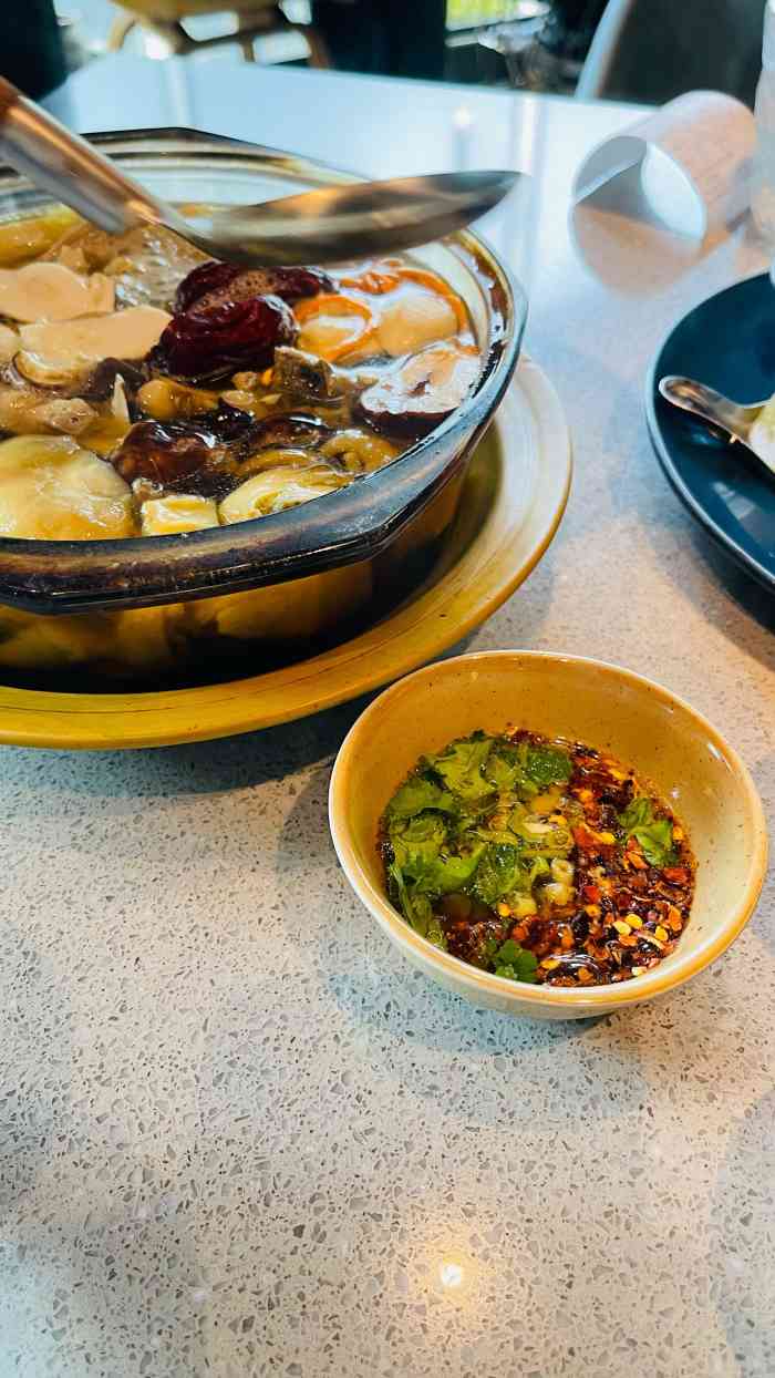 半山腰云南菜侨福芳草地店