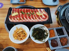 柠檬香草黑椒牛五花-小米烤肉·和牛原切-创意韩料(东关店)