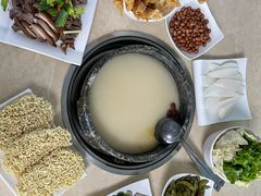 -墨脱石锅椰子鸡•香草鸭•东山羊(大东海店)