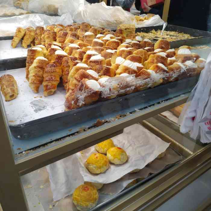 爱德顺糕点食屋(利民道店)-"前几天去还在打折优惠,八折.买了枣泥的.