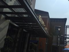 -GIVENCHY(比斯特苏州购物村店)