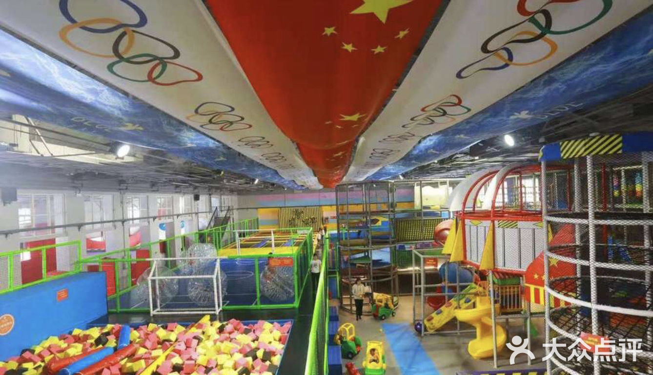 带宝贝[惊叹]出去玩，就到蓝湾地带[糖果]