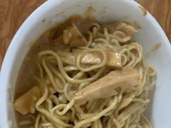 -松树干拌面店