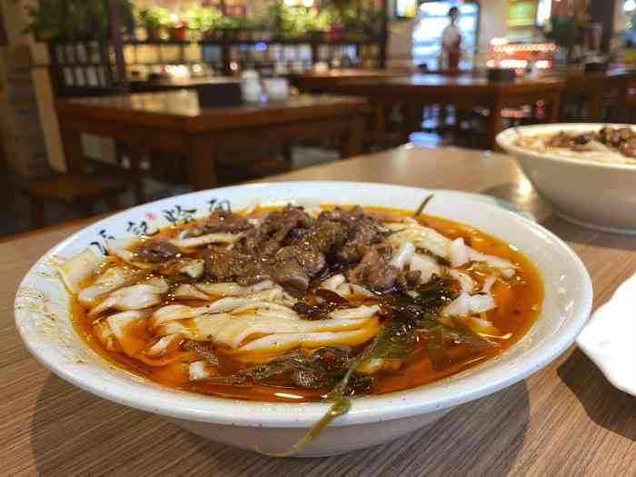 项记烩面-"汤很油,花椒味的,没问我是不是要辣椒但端.