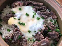 窝蛋牛肉煲仔饭-崖口煲仔饭