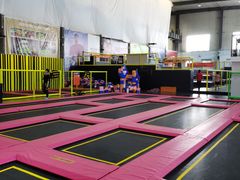 -反弹空间蹦床主题乐园