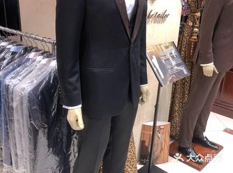 眼看着婚期越来越临近,老公的西服还没有定之前也看过几