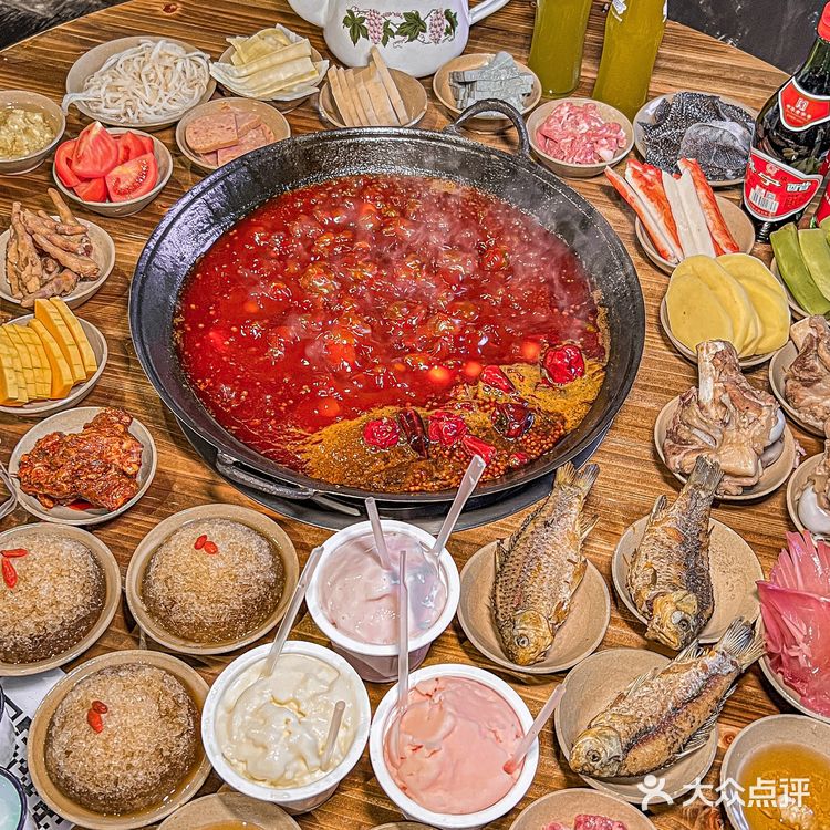成都美食 | 成都最破老火锅，开在废墟边！