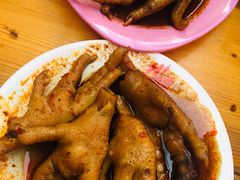-爆炸头阿姨小四川正宗川味小吃(无任何分店)