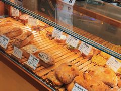 -天井·丑面包搭咖啡