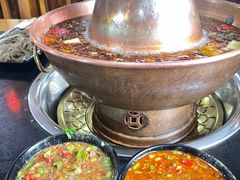 -果松木炭酸菜铜火锅·外婆参鸡汤