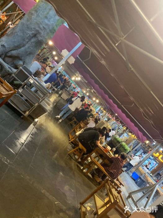 捞锅坝子老火锅(汽博中心店)大堂图片