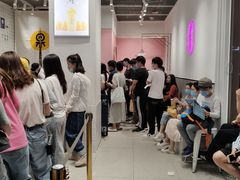 等位区-果呀呀(国金街店)