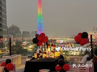 在红色花海中，与广州塔共进美食！