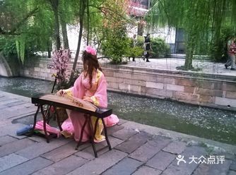 相比西塘、乌镇，要低调得很，但是风景不输其他大名鼎鼎